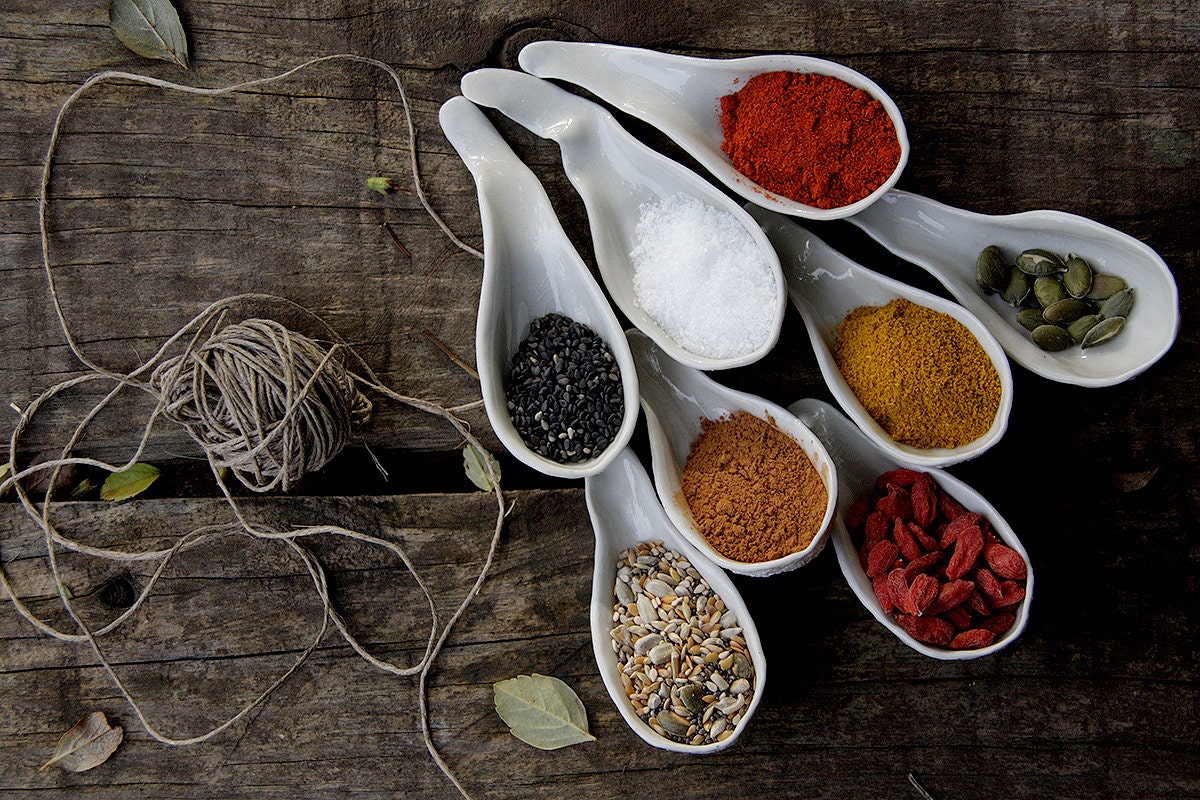 Light gray gourd shaped porcelain scoop, appetizer spoon, ceramic spoon