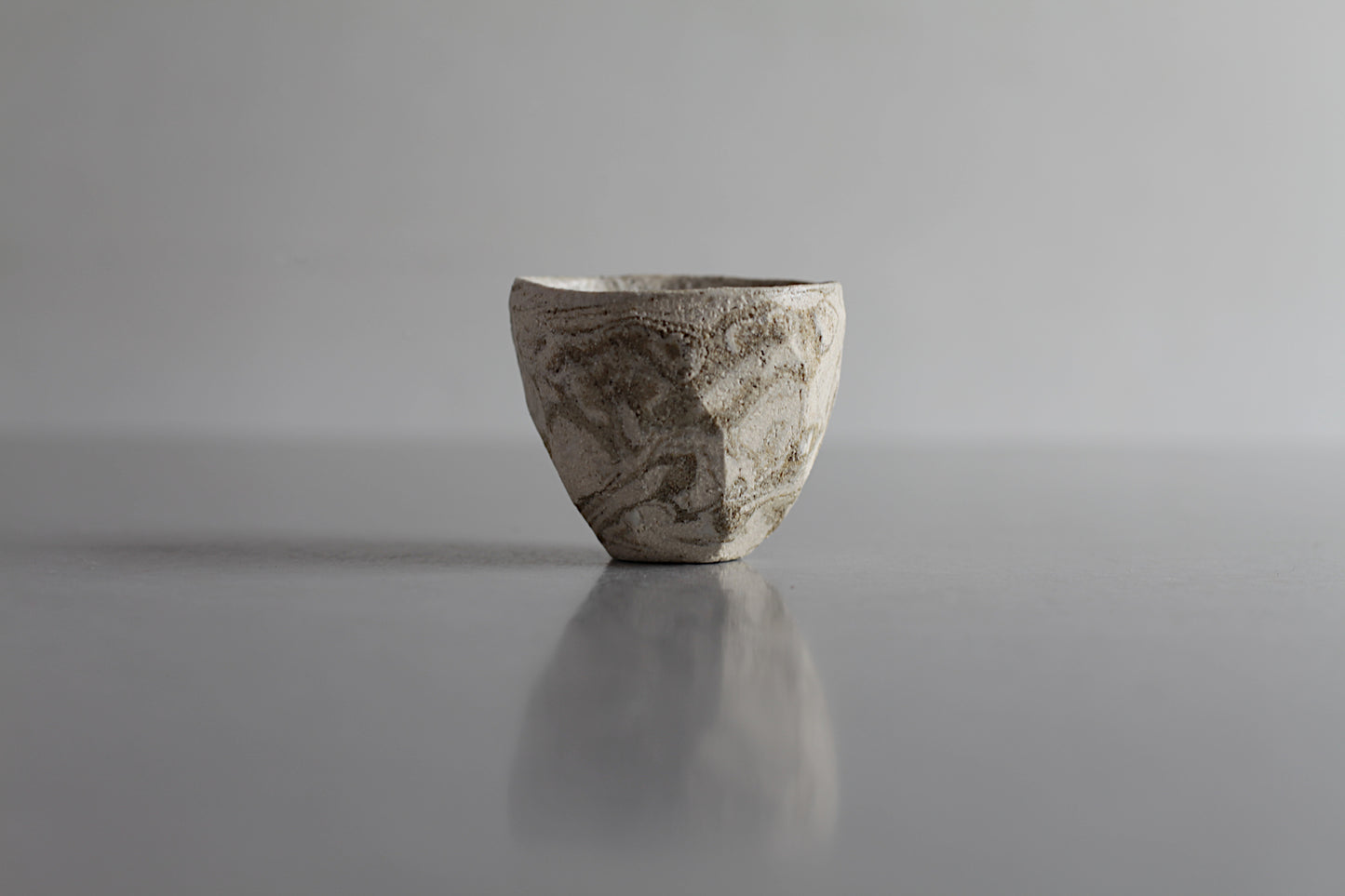 Faceted marbled bowl - porcelanic stoneware 70ml